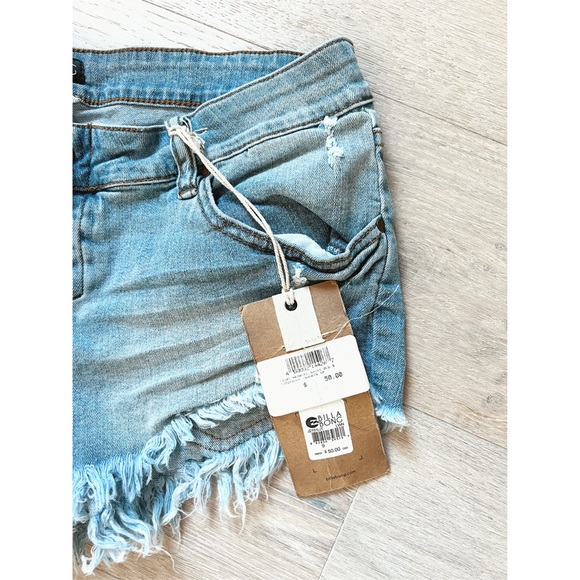 SOLD | Billabong | Short Shorts - Picture 4 of 6